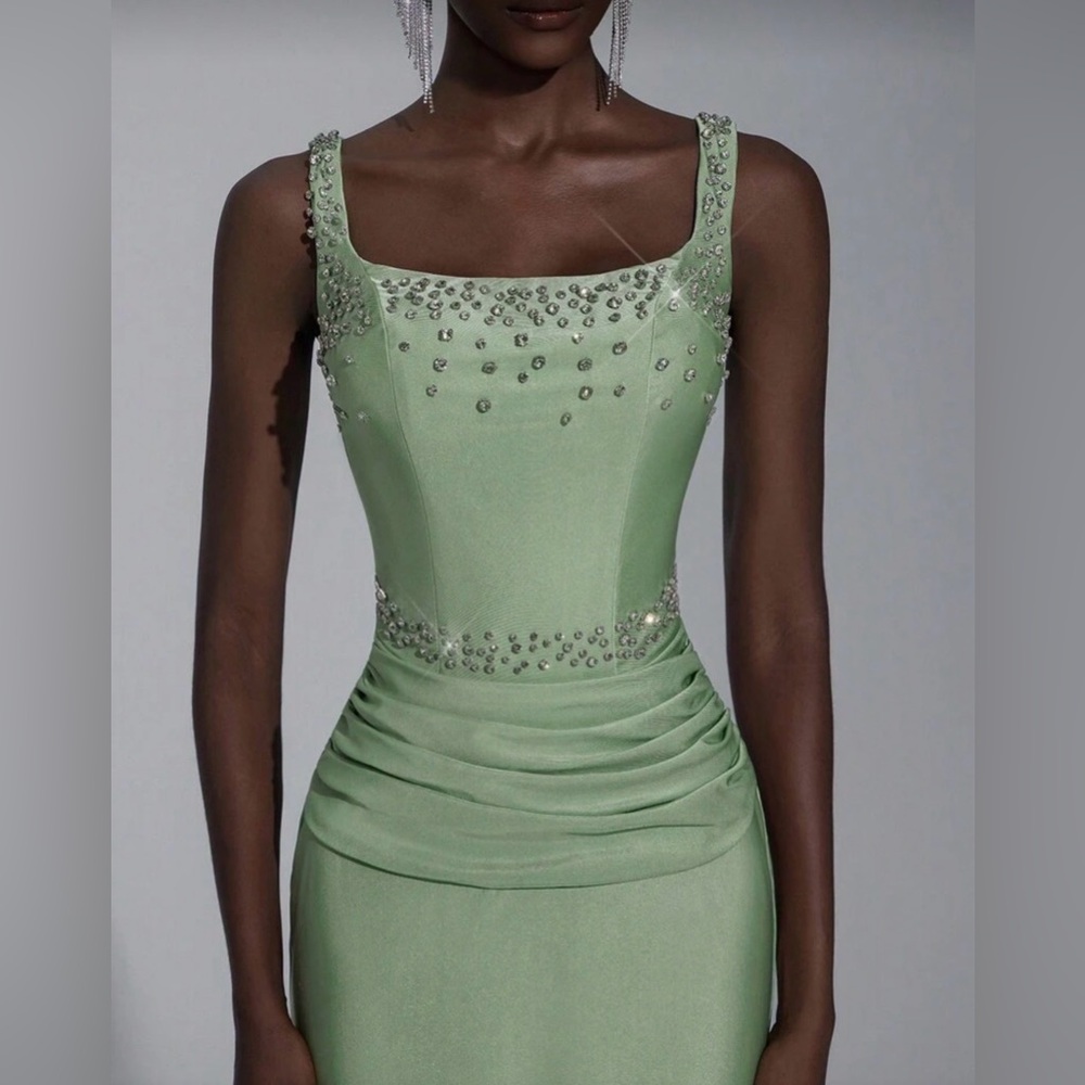 Sophisticated Grass Green Maxi Dress - Picture 3 of 4